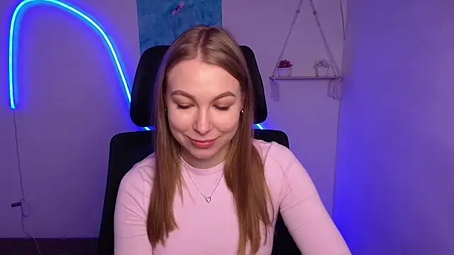 Snapshot of Dana_flowers chatting on 11-08-25, 06:35 Dana flowers online show from 11-08-25, 06:35