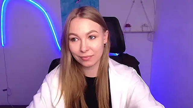 Snapshot of Dana_flowers chatting on 11-12-25, 06:36 Dana flowers online show from 11-12-25, 06:36