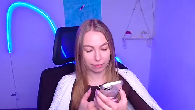 Snapshot of Dana_flowers chatting on 11-13-25, 06:34 Dana flowers online show from 11-13-25, 06:34