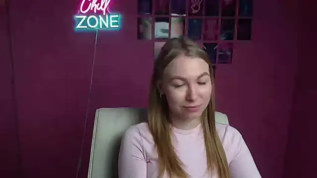 Snapshot of Dana_flowers chatting on 12-15-25, 06:50 Dana flowers online show from 12-15-25, 06:50