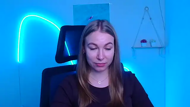 Snapshot of Dana_flowers chatting on 12-16-25, 12:21 Dana flowers online show from 12-16-25, 12:21