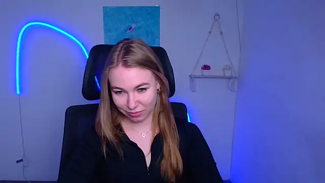 Snapshot of Dana_flowers chatting on 02-05-26, 12:54 Dana flowers online show from 02-05-26, 12:54