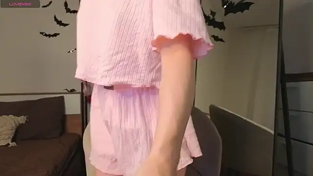 Bella  Faith online show from 10-22-25, 05:08