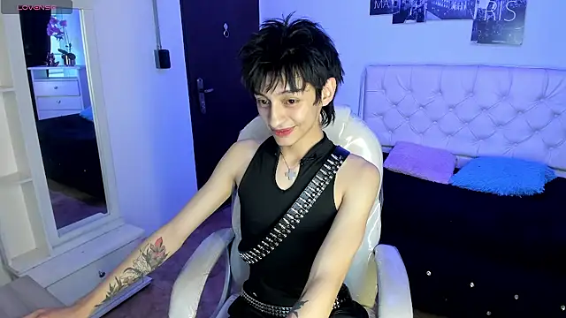 Juli Roos  online show from 02-09-26, 08:24