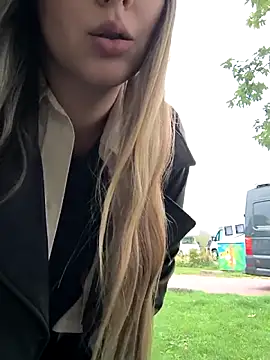 Snapshot of Mona_Plus chatting on 09-27-25, 07:46 Mona Plus online show from 09-27-25, 07:46