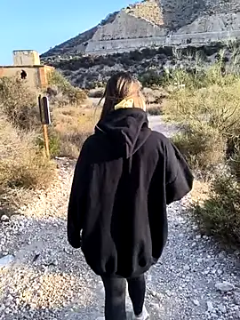 Snapshot of Mona_Plus chatting on 10-03-25, 07:05 Mona Plus online show from 10-03-25, 07:05