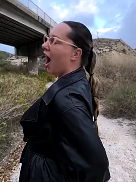 Snapshot of Mona_Plus chatting on 10-06-25, 06:33 Mona Plus online show from 10-06-25, 06:33