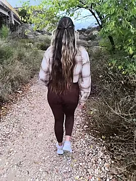 Snapshot of Mona_Plus chatting on 10-11-25, 02:59 Mona Plus online show from 10-11-25, 02:59