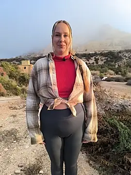 Snapshot of Mona_Plus chatting on 10-17-25, 06:49 Mona Plus online show from 10-17-25, 06:49