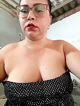 Snapshot of promiscuous-indecent-momm chatting on 03-01-26, 02:41 promiscuous-indecent-momm online show from 03-01-26, 02:41