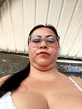 Snapshot of promiscuous-indecent-momm chatting on 03-04-26, 03:18 promiscuous-indecent-momm online show from 03-04-26, 03:18