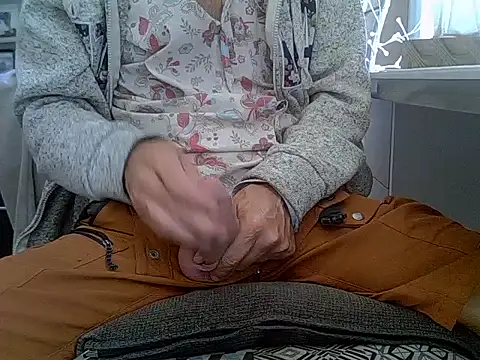 Snapshot of createur34 chatting on 09-23-25, 11:57 createur34 online show from 09-23-25, 11:57