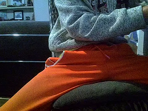 Snapshot of createur34 chatting on 10-05-25, 05:11 createur34 online show from 10-05-25, 05:11