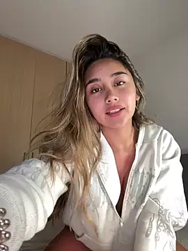 Snapshot of Hornyholly__ chatting on 03-22-26, 10:24 Hornyholly online show from 03-22-26, 10:24