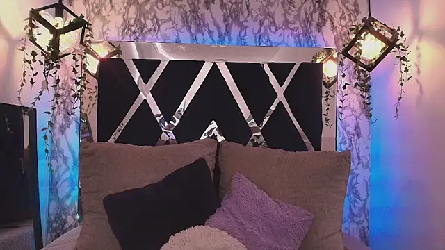 charlotte bluee online show from 10-06-25, 06:49