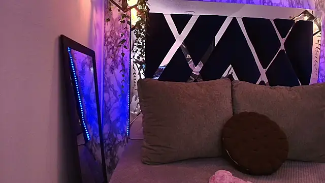 charlotte bluee online show from 01-12-26, 06:35