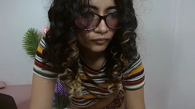 Snapshot of kristen_tay chatting on 02-24-25, 06:49 kristen tay online show from 02-24-25, 06:49