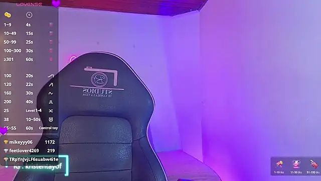 Snapshot of kristen_tay chatting on 10-25-25, 03:07 kristen tay online show from 10-25-25, 03:07