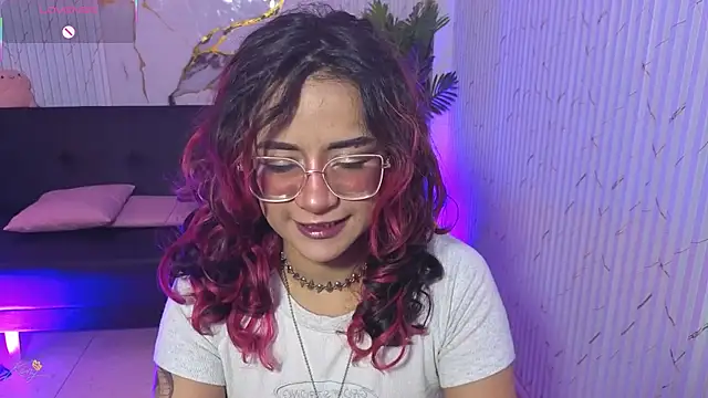 Snapshot of kristen_tay chatting on 04-19-26, 03:17 kristen tay online show from 04-19-26, 03:17
