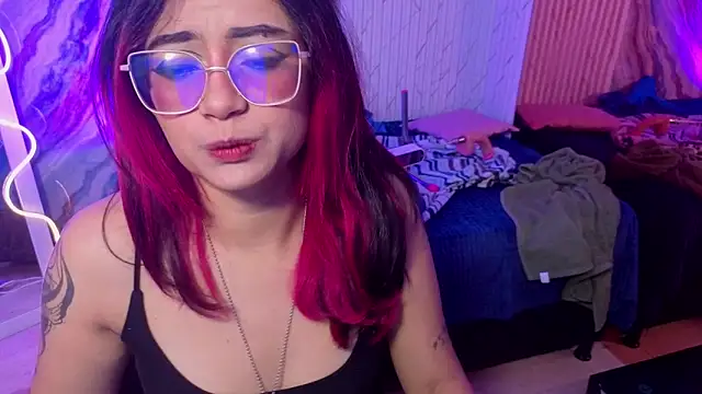 Snapshot of kristen_tay chatting on 05-18-26, 04:07 kristen tay online show from 05-18-26, 04:07