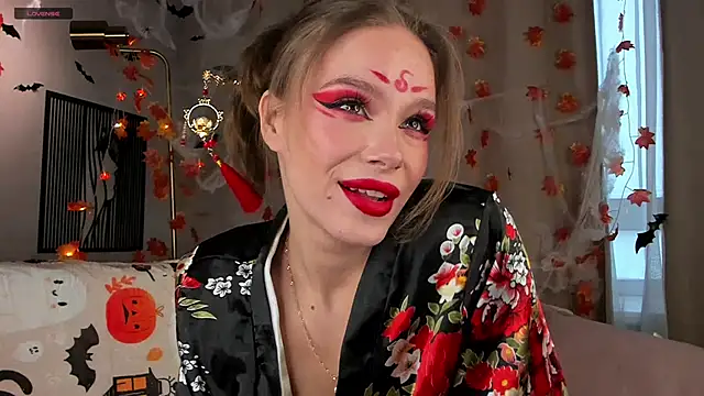 TaiteBayles online show from 10-28-25, 02:37