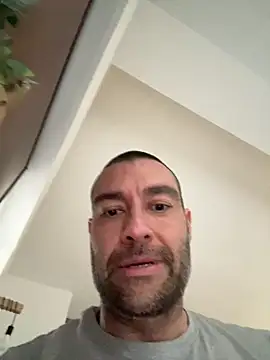 Snapshot of Jackcazzone_82 chatting on 02-16-25, 04:21 Jackcazzone 82 online show from 02-16-25, 04:21