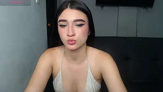 Snapshot of Anny_naf4 chatting on 03-19-25, 04:03 Anny naf4 online show from 03-19-25, 04:03
