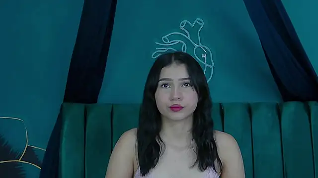 Snapshot of Arii_moon chatting on 02-19-25, 07:05 Arii moon online show from 02-19-25, 07:05