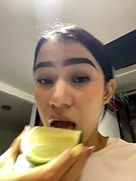 Arii moon online show from 12-19-25, 11:56