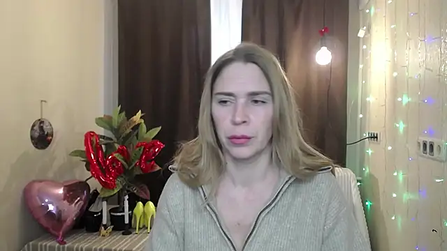 Snapshot of TessaDaybreak chatting on 02-14-25, 12:47 TessaDaybreak online show from 02-14-25, 12:47