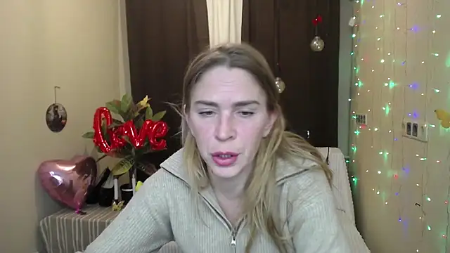Snapshot of TessaDaybreak chatting on 02-15-25, 04:01 TessaDaybreak online show from 02-15-25, 04:01