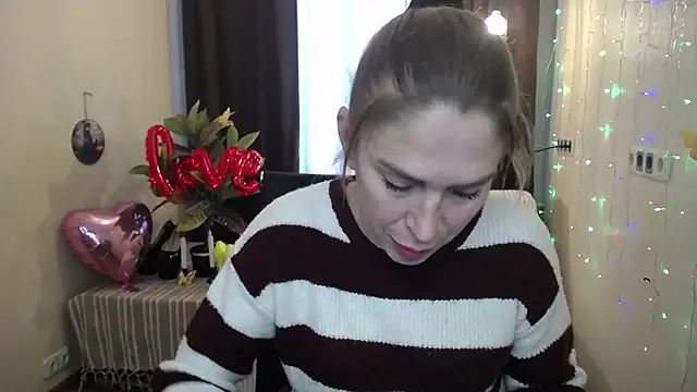 Snapshot of TessaDaybreak chatting on 02-16-25, 10:54 TessaDaybreak online show from 02-16-25, 10:54