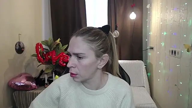 Snapshot of TessaDaybreak chatting on 02-18-25, 07:21 TessaDaybreak online show from 02-18-25, 07:21