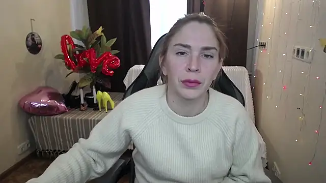 Snapshot of TessaDaybreak chatting on 02-18-25, 10:27 TessaDaybreak online show from 02-18-25, 10:27