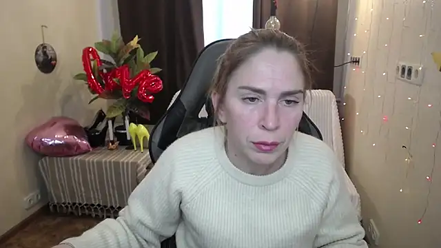 Snapshot of TessaDaybreak chatting on 02-18-25, 01:33 TessaDaybreak online show from 02-18-25, 01:33