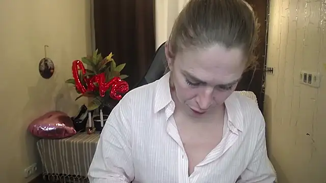 Snapshot of TessaDaybreak chatting on 02-19-25, 04:00 TessaDaybreak online show from 02-19-25, 04:00