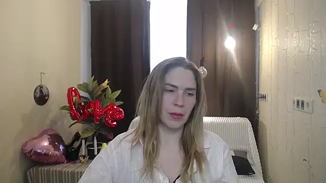 Snapshot of TessaDaybreak chatting on 02-21-25, 10:39 TessaDaybreak online show from 02-21-25, 10:39