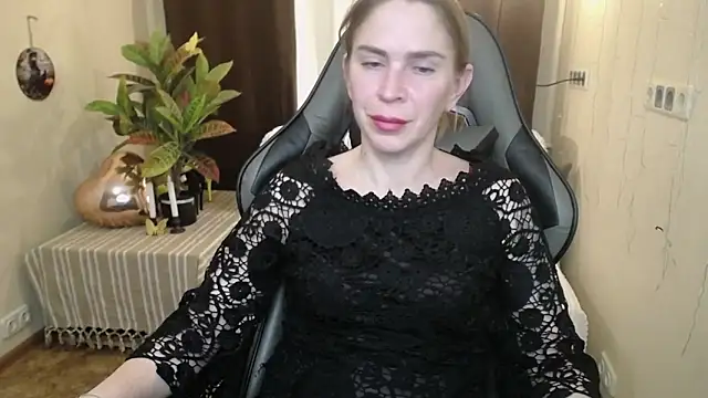 Snapshot of TessaDaybreak chatting on 02-27-25, 04:53 TessaDaybreak online show from 02-27-25, 04:53