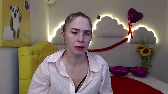 Snapshot of TessaDaybreak chatting on 03-15-25, 07:20 TessaDaybreak online show from 03-15-25, 07:20