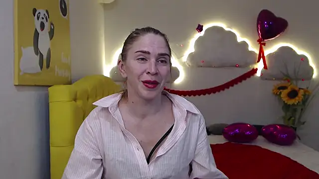 Snapshot of TessaDaybreak chatting on 03-15-25, 10:35 TessaDaybreak online show from 03-15-25, 10:35