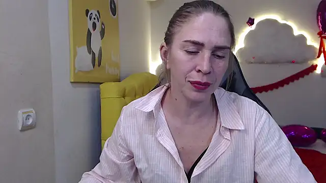 Snapshot of TessaDaybreak chatting on 03-15-25, 01:51 TessaDaybreak online show from 03-15-25, 01:51