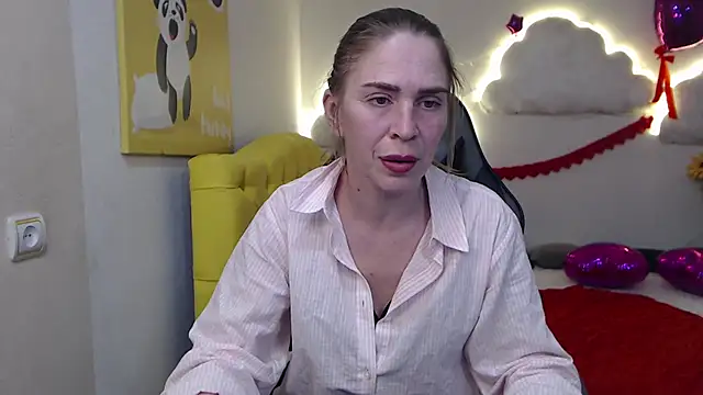 Snapshot of TessaDaybreak chatting on 03-15-25, 04:54 TessaDaybreak online show from 03-15-25, 04:54