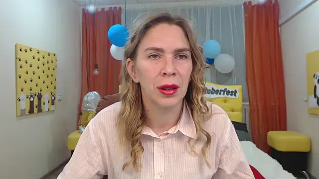 Snapshot of TessaDaybreak chatting on 10-01-25, 06:30 TessaDaybreak online show from 10-01-25, 06:30