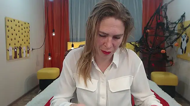 Snapshot of TessaDaybreak chatting on 10-10-25, 07:29 TessaDaybreak online show from 10-10-25, 07:29