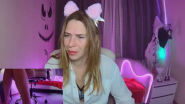 Snapshot of TessaDaybreak chatting on 10-24-25, 07:49 TessaDaybreak online show from 10-24-25, 07:49