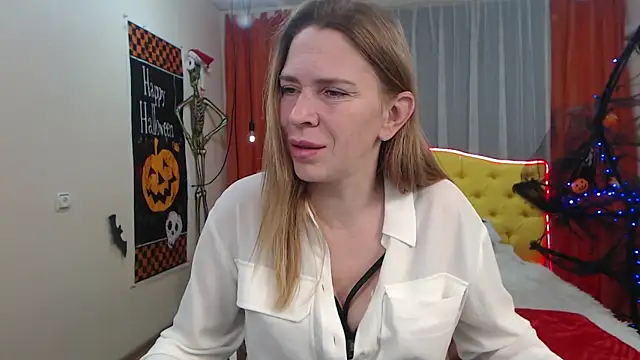 Snapshot of TessaDaybreak chatting on 11-01-25, 08:49 TessaDaybreak online show from 11-01-25, 08:49