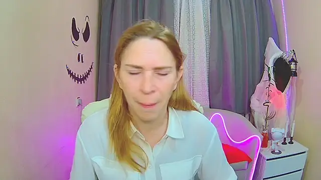 Snapshot of TessaDaybreak chatting on 11-03-25, 07:20 TessaDaybreak online show from 11-03-25, 07:20