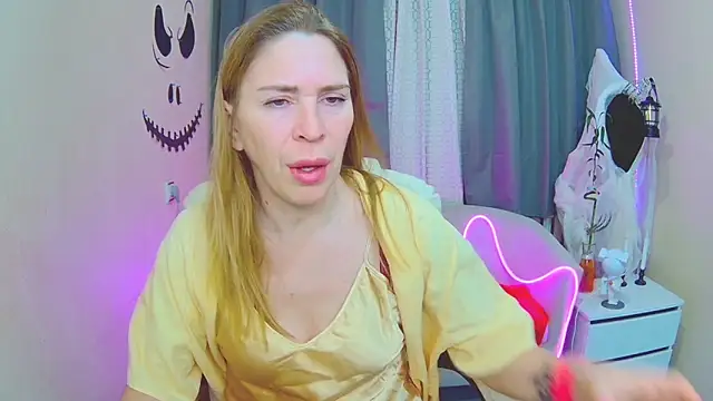 Snapshot of TessaDaybreak chatting on 11-04-25, 07:51 TessaDaybreak online show from 11-04-25, 07:51