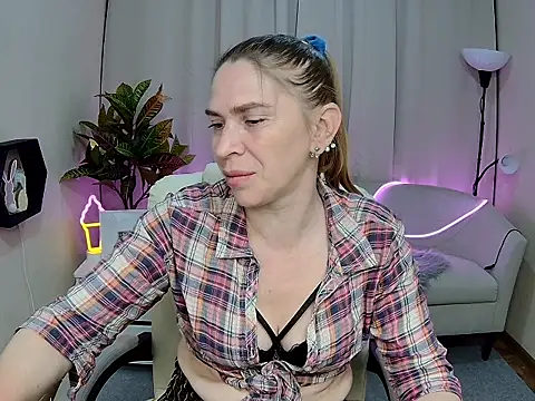 TessaDaybreak online show from 05-14-26, 12:23