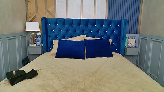 Snapshot of Carla_Blooms chatting on 03-08-25, 08:33 Carla Blooms online show from 03-08-25, 08:33